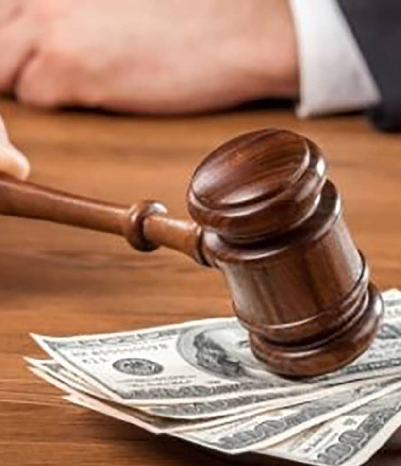 judge striking gavel